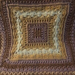 Elegant Crochet ombré Blanket in neutrals